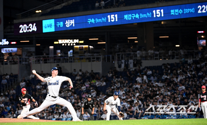 실점 위기 몰린 클로저 투구 보며 초조했던 에이스, 위닝 시리즈 확정에 …