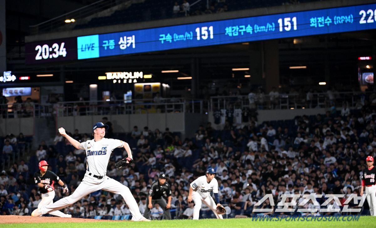 실점 위기 몰린 클로저 투구 보며 초조했던 에이스, 위닝 시리즈 확정에 …