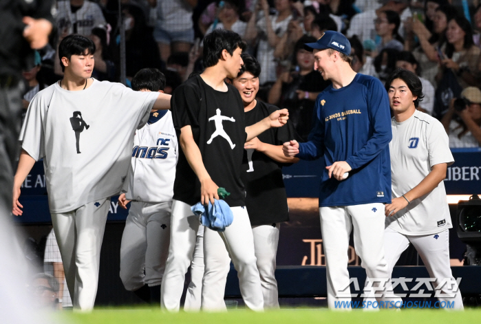 실점 위기 몰린 클로저 투구 보며 초조했던 에이스, 위닝 시리즈 확정에 …