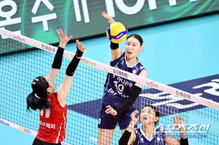 김세인 20득점 '챔피언' 도로공사, 박정아 빠진 페퍼저축은행에 3대1 …