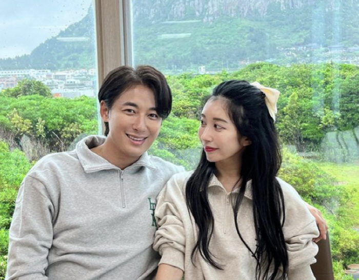 아야네, "♥이지훈, 18명 대가족과 같이 살게 해주셔서 감사해요…제일 …