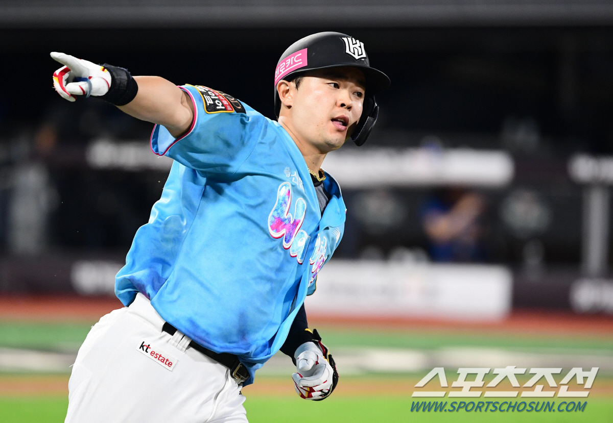 성적도 이름따라 가나. 10위→5위. 마법같은 질주. 3위에 3게임차 접…