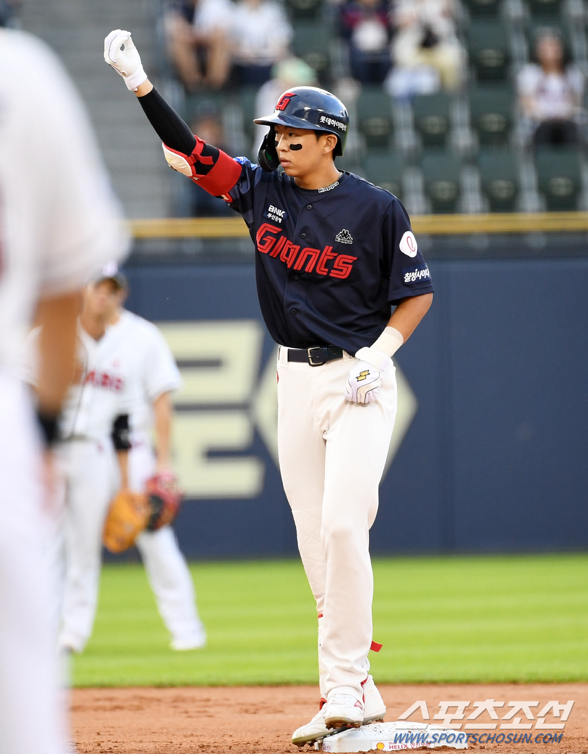 'Again 4월!' 완전체 임박한 롯데, 8월 대반격 꿈꾼다…'복덩이→…