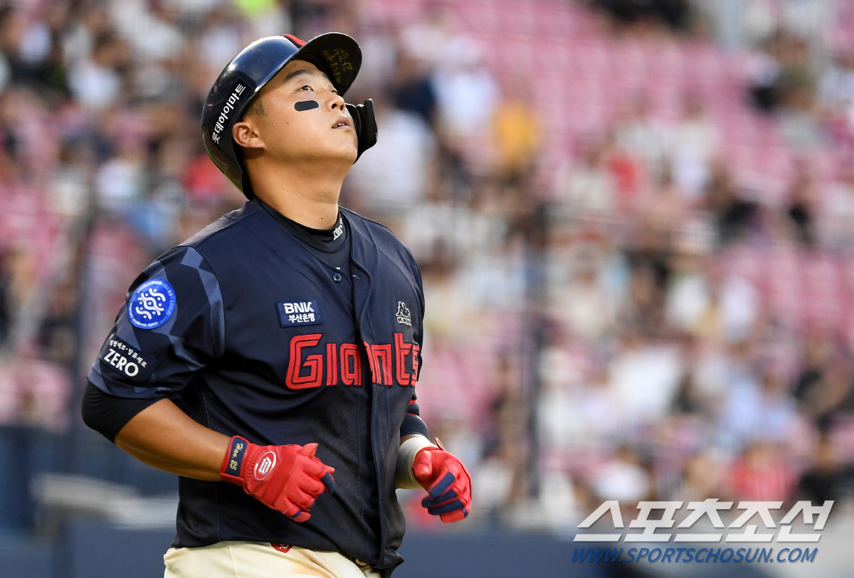 '타율 0.214→규정타석 꼴찌' 고개숙인 차세대 이대호…사령탑의 진솔한…