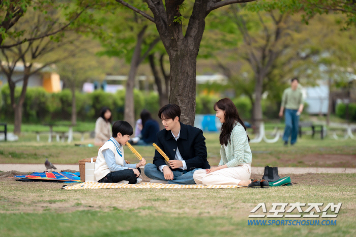 '킹더랜드' 이준호♥임윤아, 정략결혼 폭탄에도 육아 체험? 김동하 아들과…