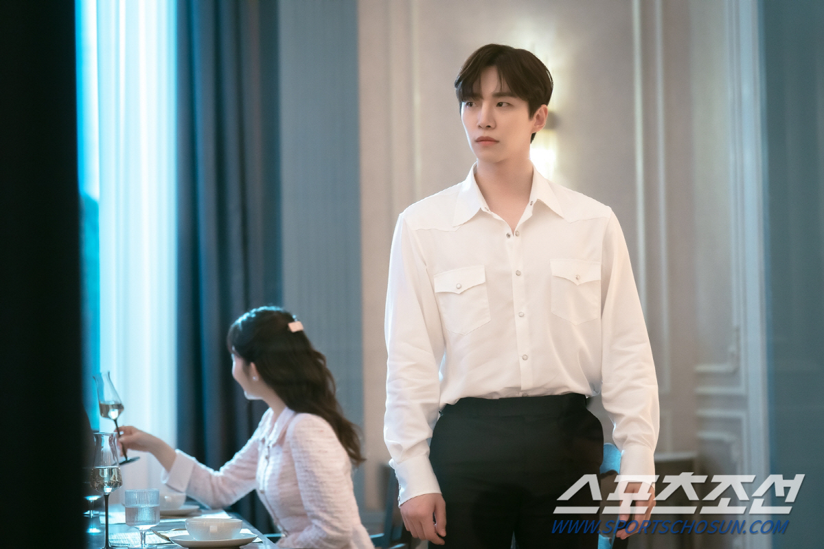 웃음 사라진 임윤아 vs 씁쓸한 눈빛 이준호, '정략 결혼' 위기 해법은…
