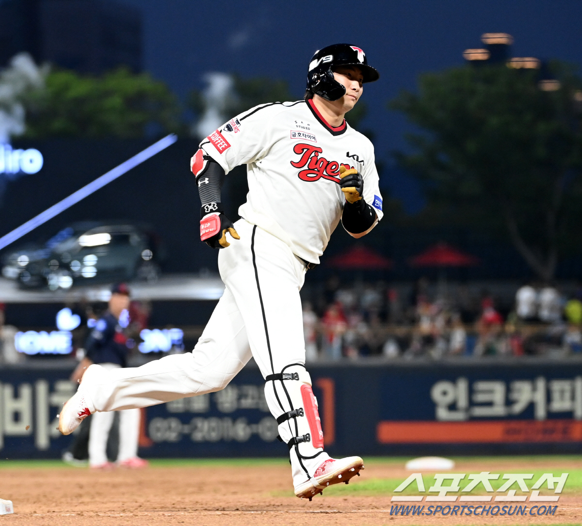 '윤영철 6이닝 1안타 무실점 쾌투→나성범 쐐기포' KIA, 롯데 잡고 …