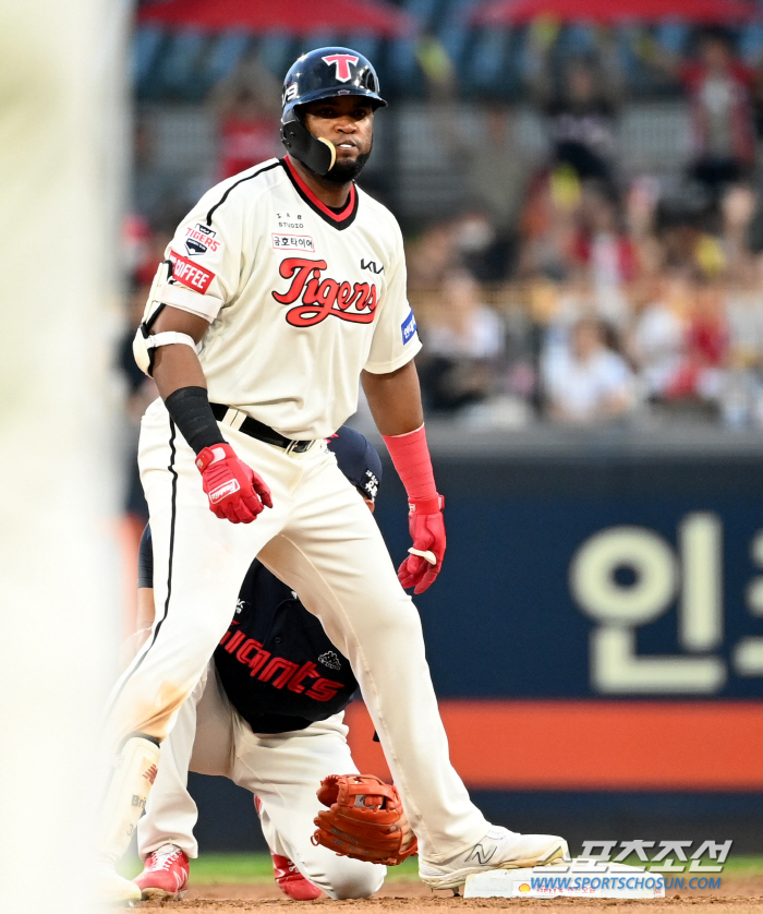 '윤영철 6이닝 1안타 무실점 쾌투→나성범 쐐기포' KIA, 롯데 잡고 …