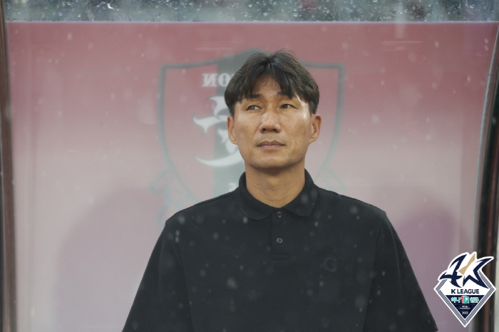 [현장인터뷰] 혹독한 수중전 이후 이영민 감독 "잔디 관리 직원들 너무 …