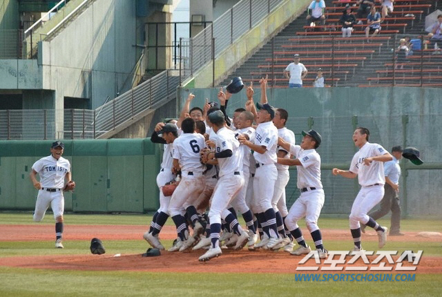 8강 4강전 282구 던지고…9이닝 173구 완투승 고시엔 본선진출, 고…