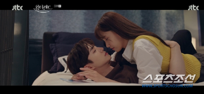 '킹더랜드' 이준호♥임윤아의 키스 순간을 찍는 그림자…11%→9.4%, …