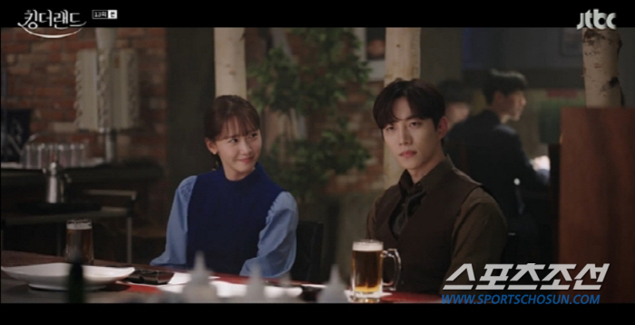 '킹더랜드' 이준호♥임윤아의 키스 순간을 찍는 그림자…11%→9.4%, …