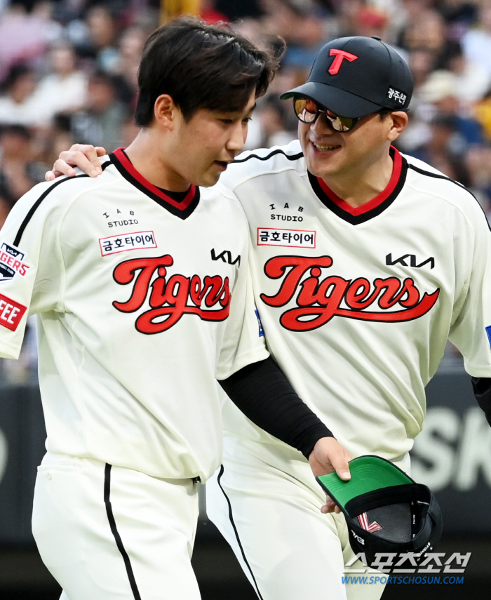 더그아웃 박차고 나온 코치 보며 놀란 아기 호랑이의 다급한 손짓, '무슨…