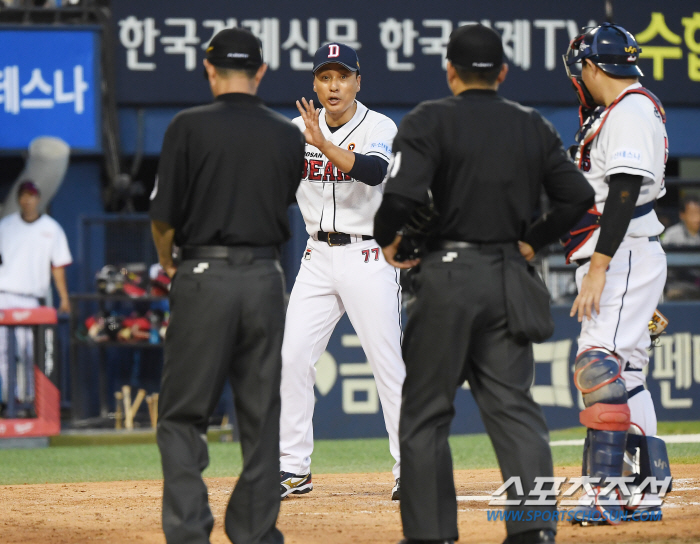 "양의지 때와는 달랐다, 비디오판독실 일관성 아쉬워"…더그아웃 박차고 나…