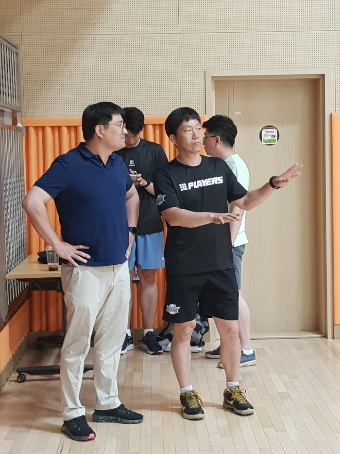 KCC 태백 전지훈련장을 '깜놀' 감동시킨 '열혈 주치의'…차민석 원장,…