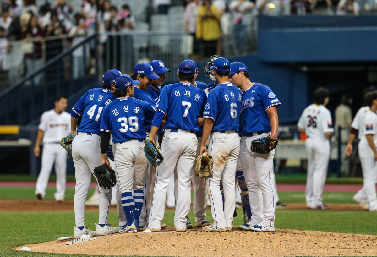 '최원태 트레이드 효과' 선두 LG가 웃는다, 꼴찌 삼성도 웃는다...탈…