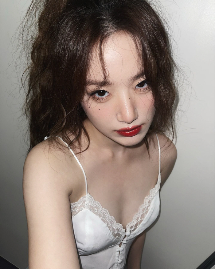 (여자)아이들 슈화, 란제리룩 파격 섹시美..민니 "우리 막내 지켜"