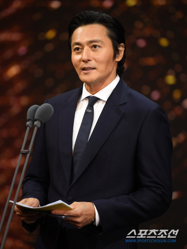 [공식] 장동건 클래스..'이정재 지목'에 아이스버킷 챌린지 기부