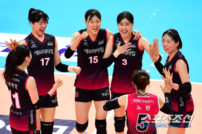 '고의정 15점' KGC인삼공사, 한국도로공사에 3대0 셧아웃. 4강이 …