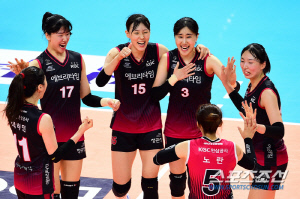 '고의정 15점' KGC인삼공사, 한국도로공사에 3대0 셧아웃. 4강이 보인다[구미 리뷰]