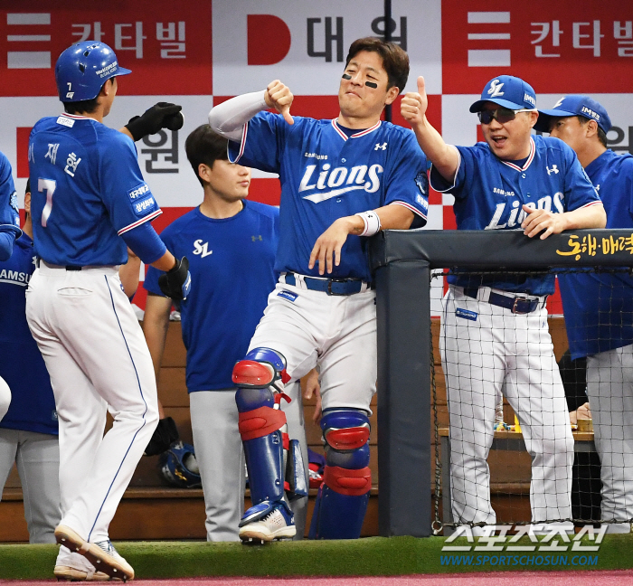 '망가지면 어때' 팀 분위기 위해 한 몸 바친 최고참 강민호...'으?X…