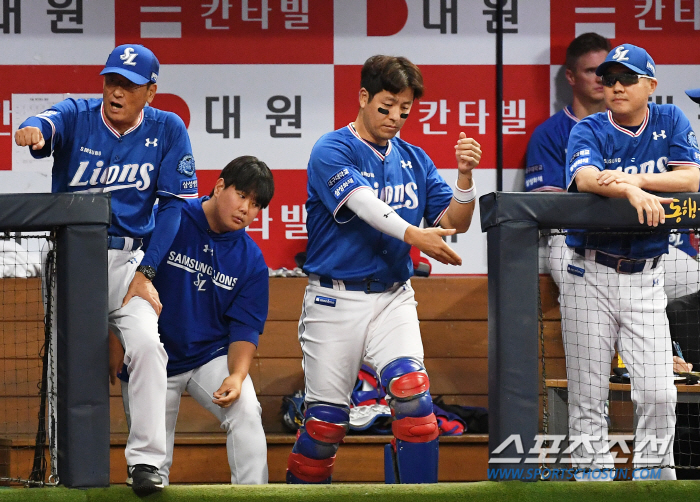 '망가지면 어때' 팀 분위기 위해 한 몸 바친 최고참 강민호...'으?X…