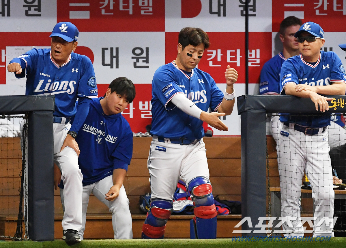 '망가지면 어때' 팀 분위기 위해 한 몸 바친 최고참 강민호...'으?X…