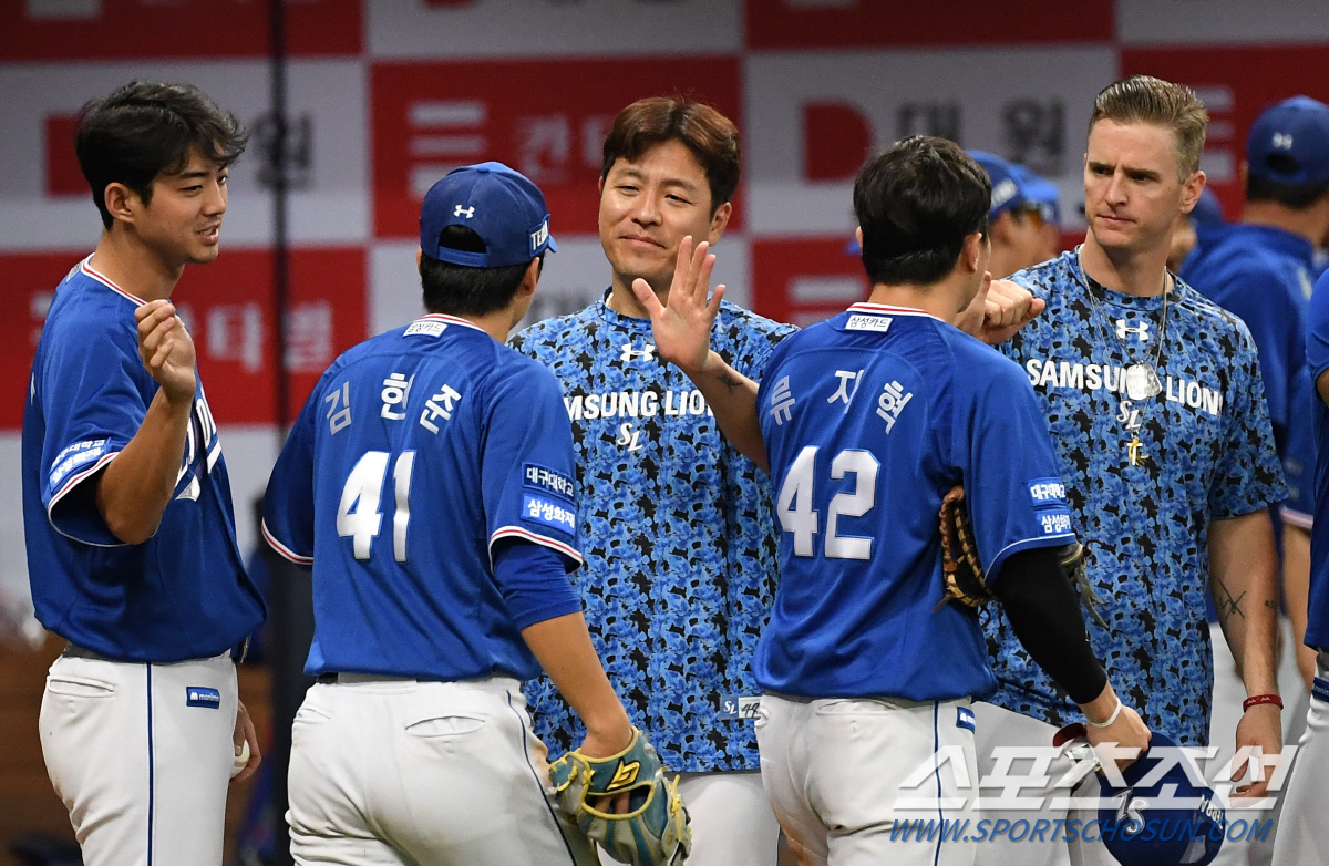 '망가지면 어때' 팀 분위기 위해 한 몸 바친 최고참 강민호...'으?X…