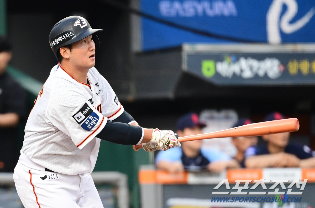 "최재훈, 손등 타박상 이상없다" SSG전 수비 때 배트에 맞고 교체…우…