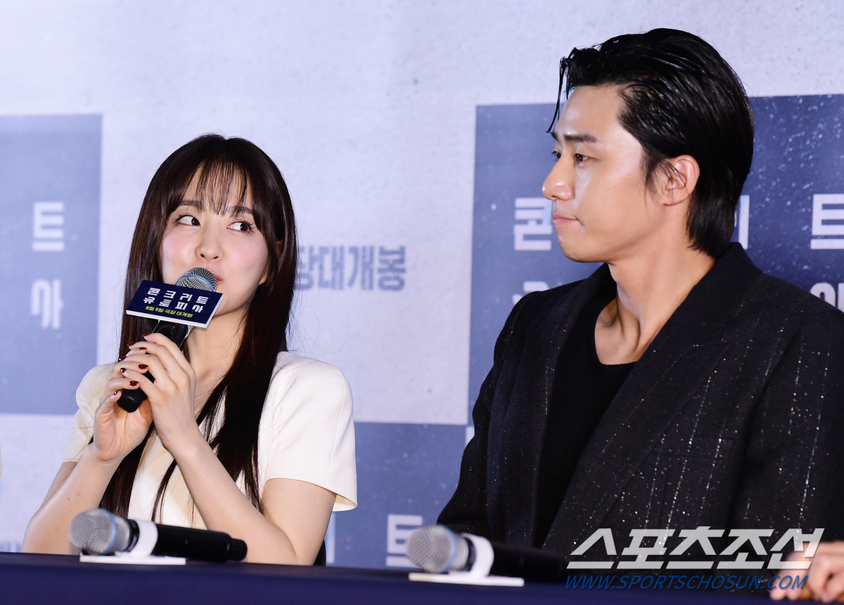 [SC현장] "과몰입 유발 100%"…이병헌→박서준X박보영 '콘크리트 유…