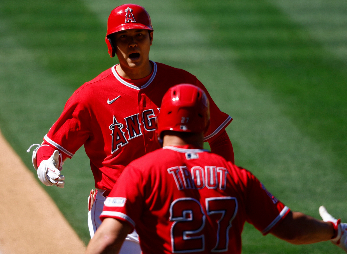 이제 오타니 이슈는 '커리어 어닝, 역대 1위 등극', A로드와 트라웃 …