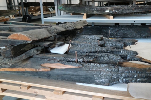 (파주=연합뉴스) 김예나 기자 = 경기 파주 전통건축수리기술진흥재단 전통건축부재보존센터 수장고에서 국보인 서울 숭례문의 부재를 보관 중인 모습. 지난 2월 수장고를 방문했을 때 찍은 사진. 2023.8.1 yes@yna.co.kr