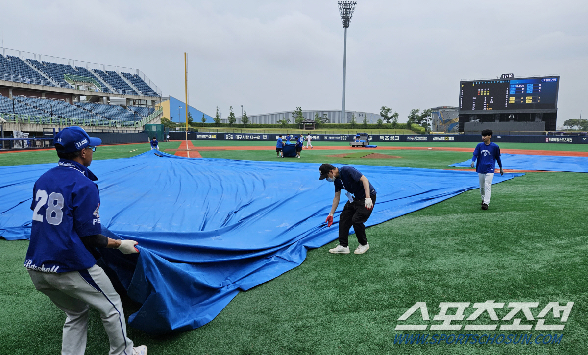 '진흙뻘 수중전' 최악의 포항 경기, 더는 없다...KBO, 두번째 포항…