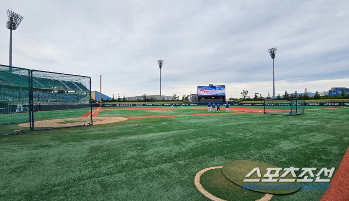 '진흙뻘 수중전' 최악의 포항 경기, 더는 없다...KBO, 두번째 포항…