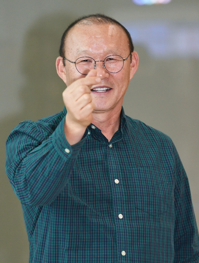 환갑 훌쩍 넘어도 인기! 박항서 감독, 인니 빅클럽 제안 거절 "베트남서…