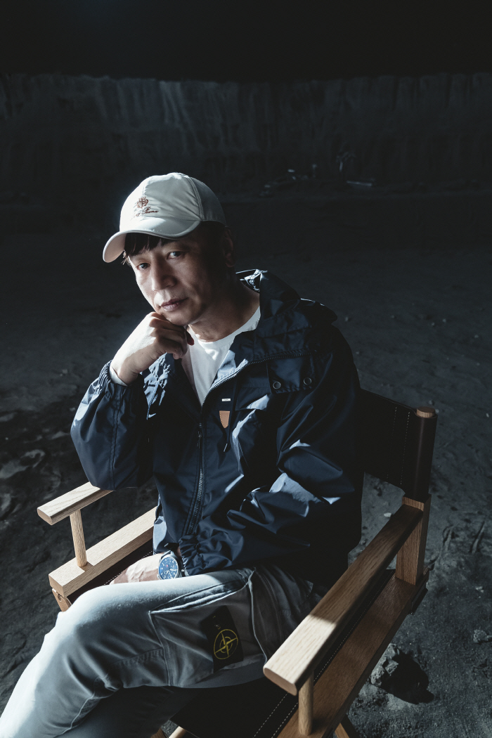 [SC인터뷰] "경쟁자 된 강림X해원맥 응원"…'더 문' 김용화 감독, …