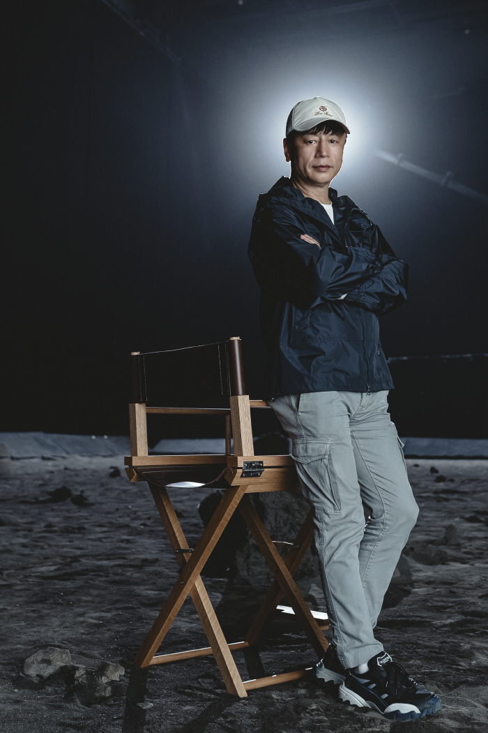[SC인터뷰] "경쟁자 된 강림X해원맥 응원"…'더 문' 김용화 감독, …