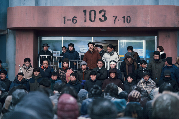 '콘크리트 유토피아' 이병헌→박서준·박보영, 눈부신 시너지…다채로운 캐릭…