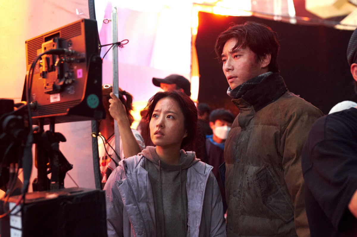 '콘크리트 유토피아' 이병헌→박서준·박보영, 눈부신 시너지…다채로운 캐릭…