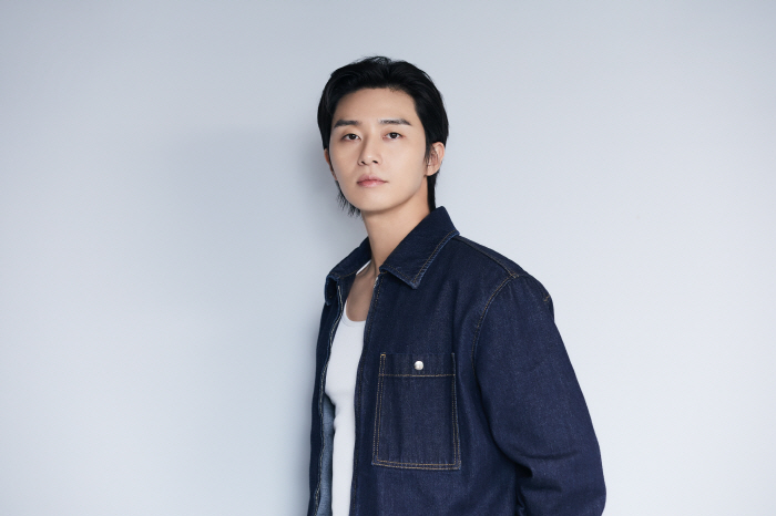[인터뷰①] 박서준 "새로운 얼굴 보여준 이병헌, 자연스럽게 현장서 보고…