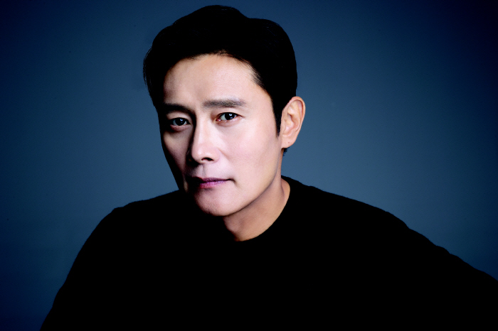 [인터뷰①] 이병헌 "눈알 갈아 끼운 연기력? 요즘 눈알 몇 개씩 챙겨 …