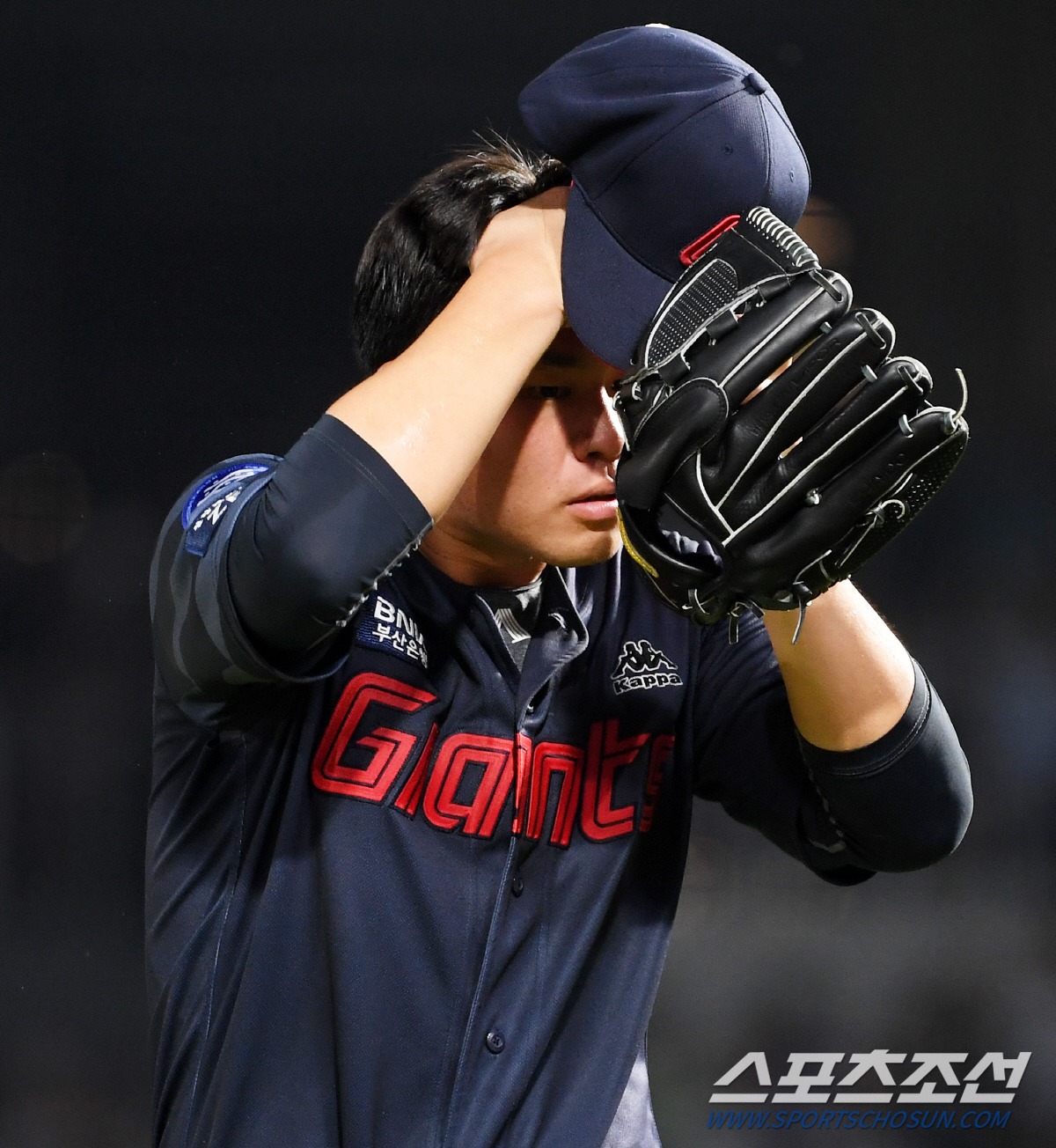 "김진욱 선발? 일단 제구가 돼야지" 롯데의 미래지만 1군 말소…시간이 …