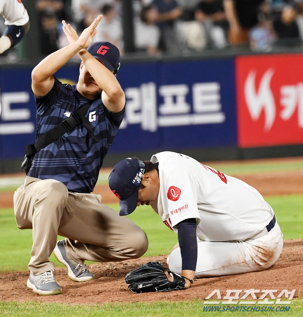 '손아섭 타구에 무릎 직격→교체' 부축받은 구승민, 아이싱 치료만…"병원…