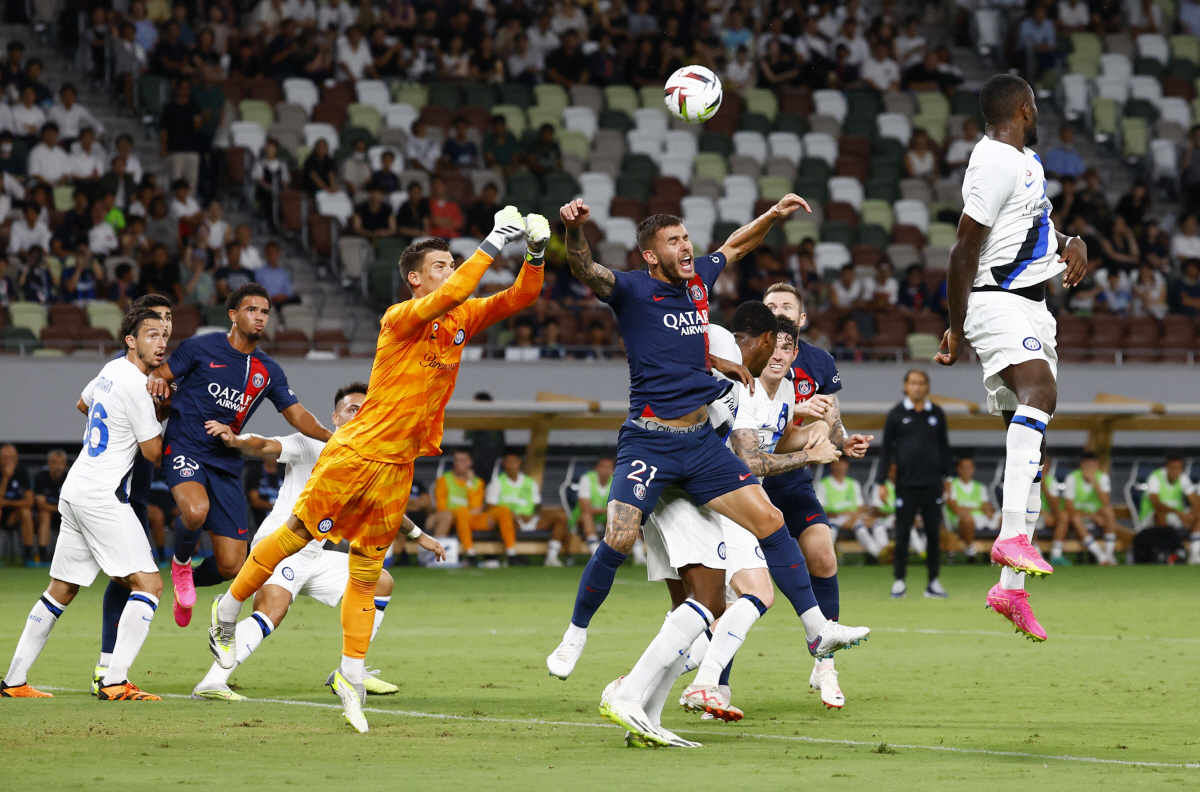 '네이마르와 벤치 토킹' 이강인 '3경기 연속 결장'+또 멀티 실점 수비…