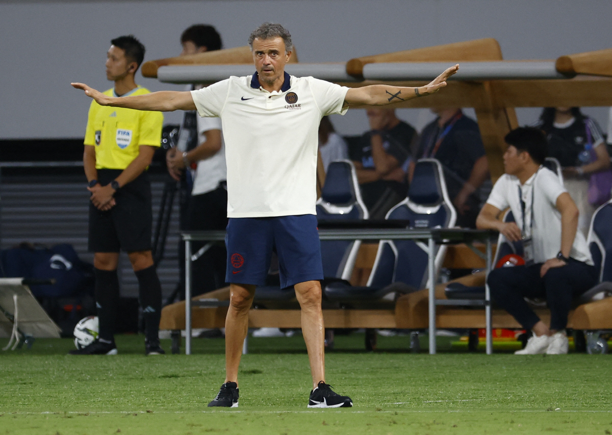 '네이마르와 벤치 토킹' 이강인 '3경기 연속 결장'+또 멀티 실점 수비…