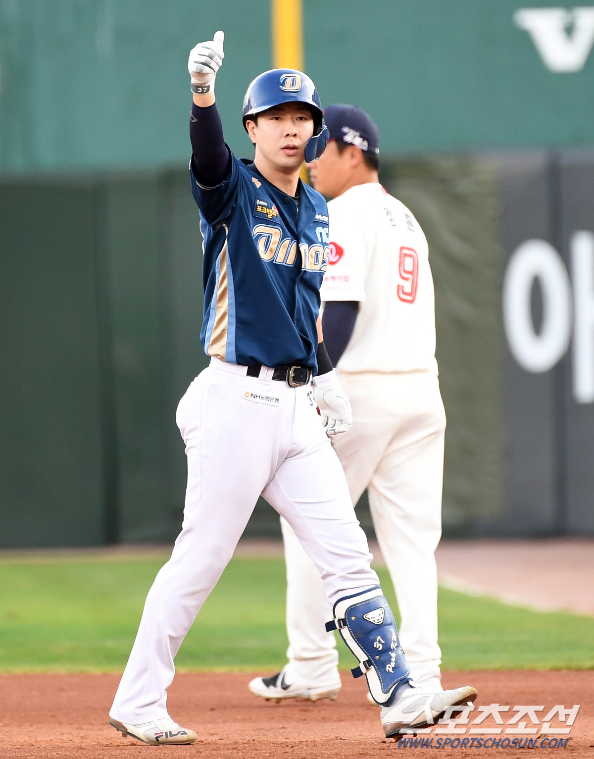 "박건우 4안타+윤형준 결승타+팬사랑" 사령탑이 꼽은 3연패 탈출 비결 …