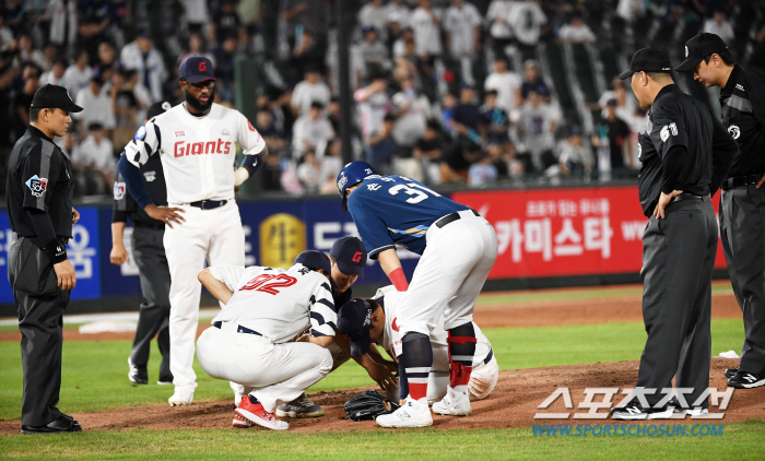 '정말 괜찮아?' 마운드에 쓰러진 구승민을 보고 깜짝 놀라 달려온 손아섭…