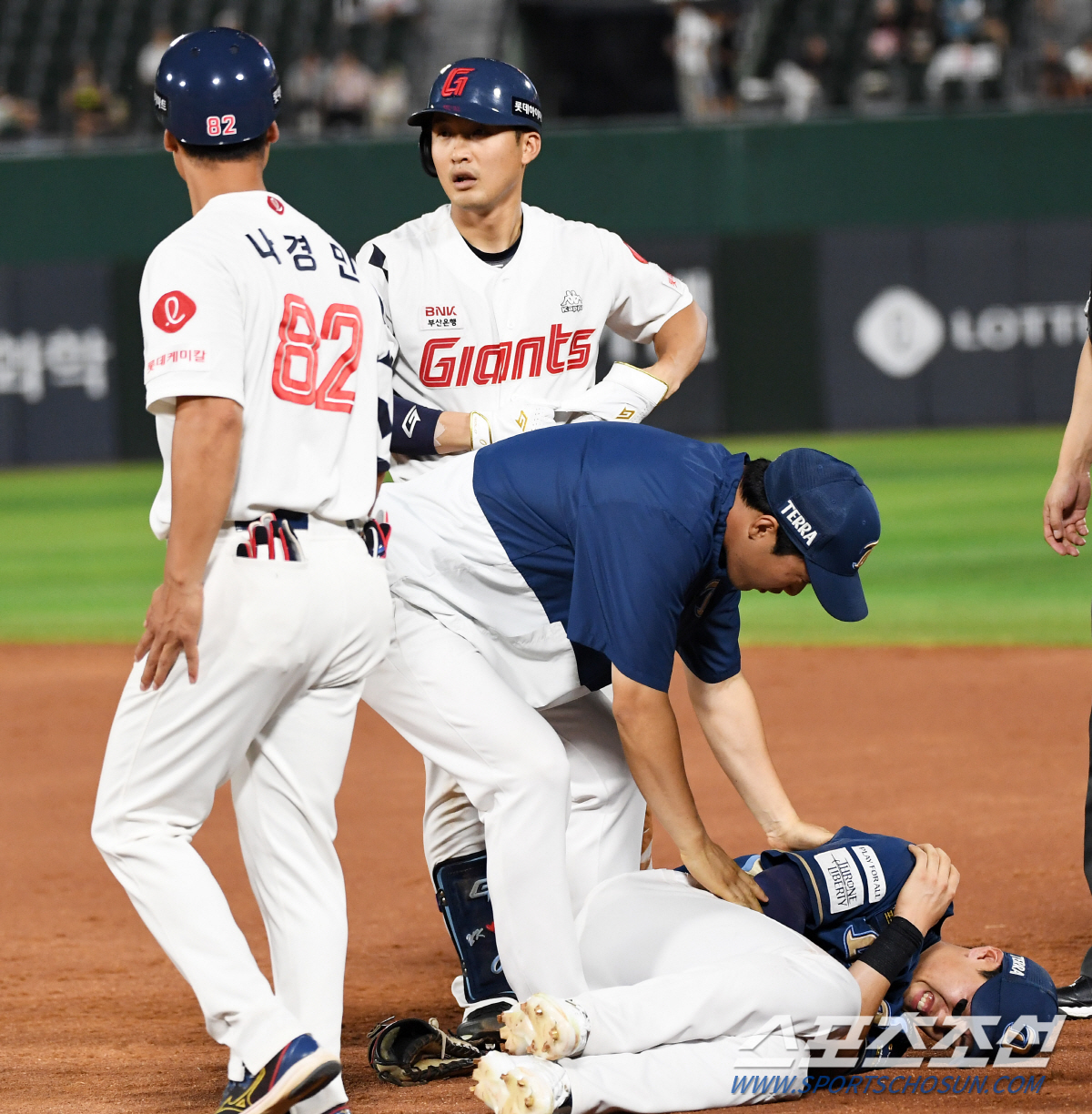 '아찔했던 충돌' 서로를 지키려다 그만...쓰러진 도태훈을 진심으로 걱정…