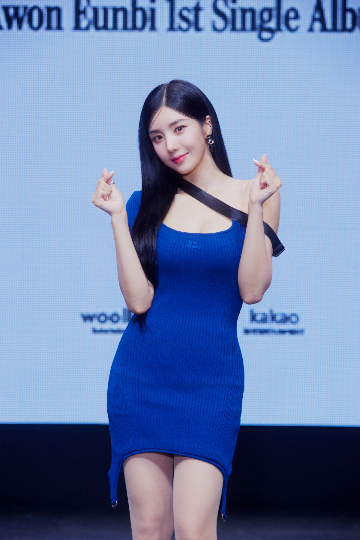 [SC현장] "올라운더 서머퀸"…권은비, 워터밤 찢고 핫 컴백(종합)