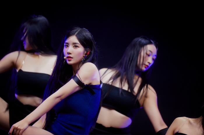 [SC현장] "올라운더 서머퀸"…권은비, 워터밤 찢고 핫 컴백(종합)